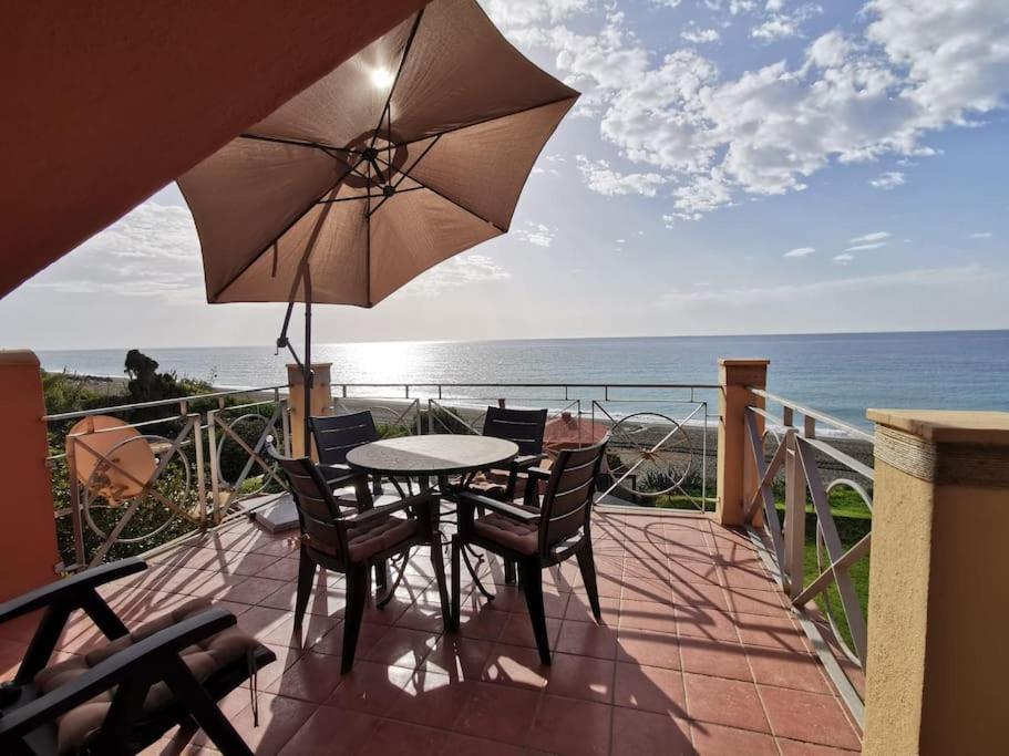 Exclusive Beachfront Penthouse Almayate Alto Eksteriør billede