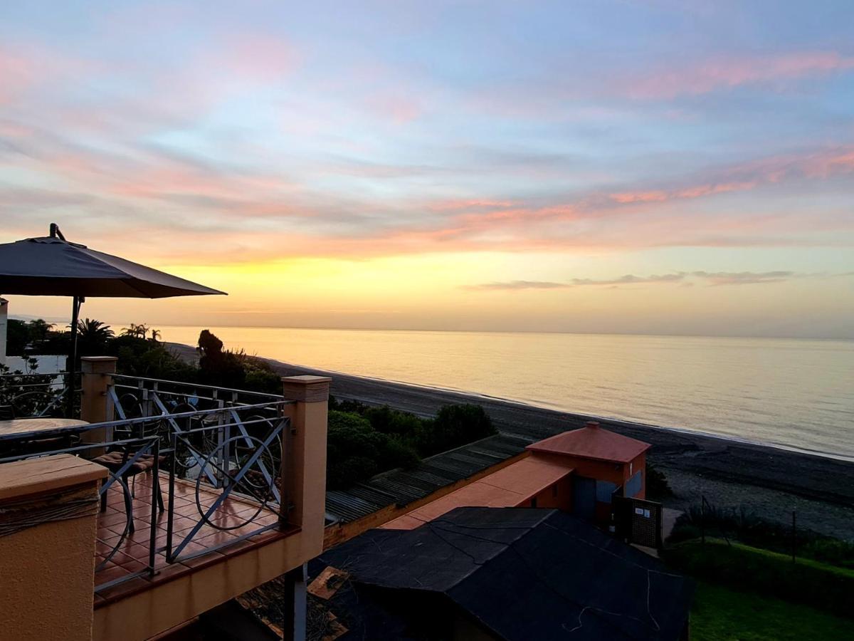 Exclusive Beachfront Penthouse Almayate Alto Eksteriør billede
