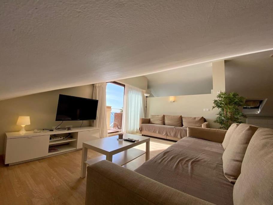 Exclusive Beachfront Penthouse Almayate Alto Eksteriør billede