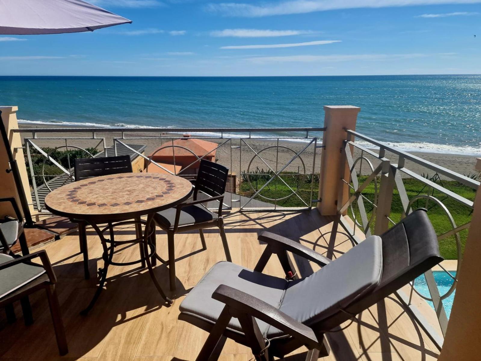 Exclusive Beachfront Penthouse Almayate Alto Eksteriør billede